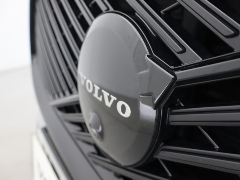 2025 (75) VOLVO XC60 2.0 B5P Plus Black Edition 5dr AWD Geartronic *VAT QUALIFYING* 5141210