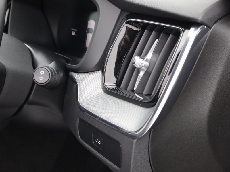 2025 (75) VOLVO XC60 2.0 B5P Plus Black Edition 5dr AWD Geartronic *VAT QUALIFYING* 5143106