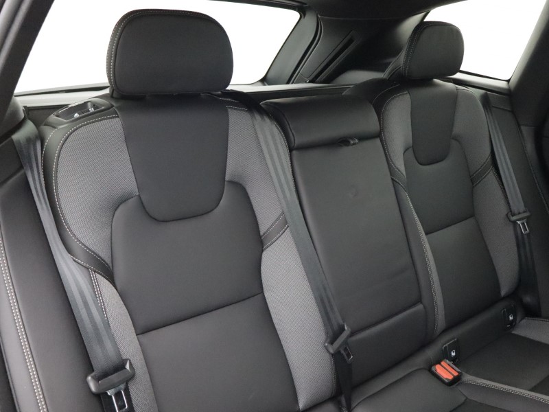 2025 (75) VOLVO XC60 2.0 B5P Plus Black Edition 5dr AWD Geartronic *VAT QUALIFYING* 5143116