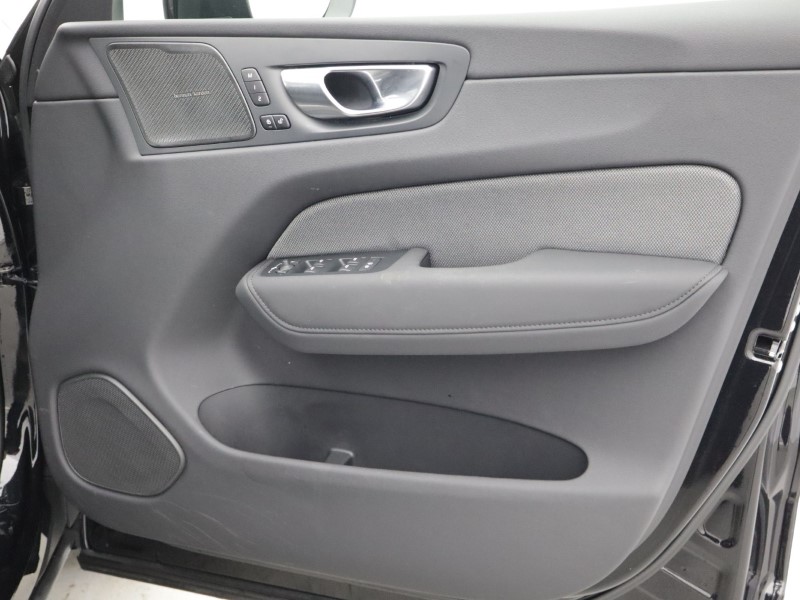 2025 (75) VOLVO XC60 2.0 B5P Plus Black Edition 5dr AWD Geartronic *VAT QUALIFYING* 5143100