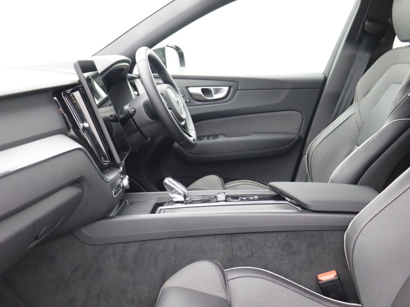 2025 (75) VOLVO XC60 2.0 B5P Plus Black Edition 5dr AWD Geartronic *VAT QUALIFYING* 5143098