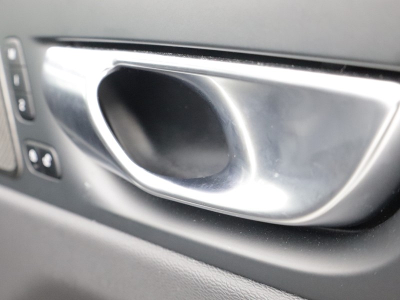 2025 (75) VOLVO XC60 2.0 B5P Plus Black Edition 5dr AWD Geartronic *VAT QUALIFYING* 5143103