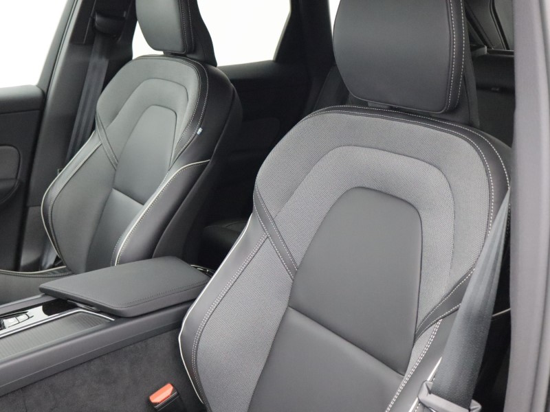 2025 (75) VOLVO XC60 2.0 B5P Plus Black Edition 5dr AWD Geartronic *VAT QUALIFYING* 5143111