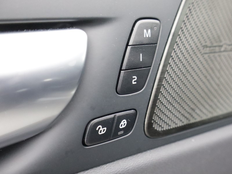 2025 (75) VOLVO XC60 2.0 B5P Plus Black Edition 5dr AWD Geartronic *VAT QUALIFYING* 5143114