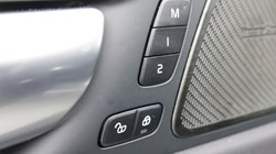 2025 (75) VOLVO XC60 2.0 B5P Plus Black Edition 5dr AWD Geartronic *VAT QUALIFYING* 5143114