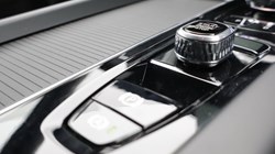 2025 (75) VOLVO XC60 2.0 B5P Plus Black Edition 5dr AWD Geartronic *VAT QUALIFYING* 5143132