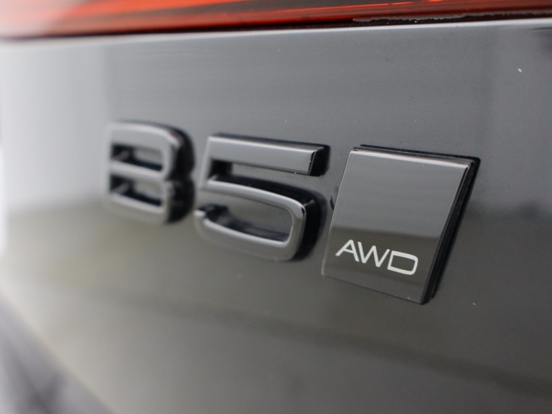 2025 (75) VOLVO XC60 2.0 B5P Plus Black Edition 5dr AWD Geartronic *VAT QUALIFYING* 5143093