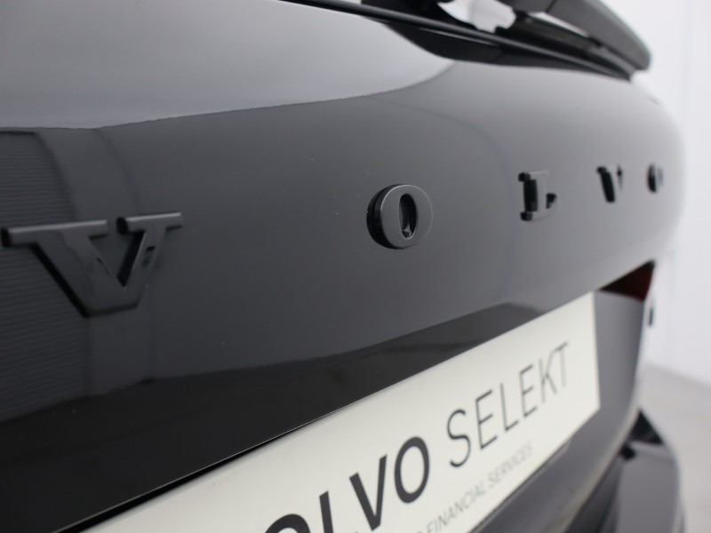 2025 (75) VOLVO XC60 2.0 B5P Plus Black Edition 5dr AWD Geartronic *VAT QUALIFYING* 5143092