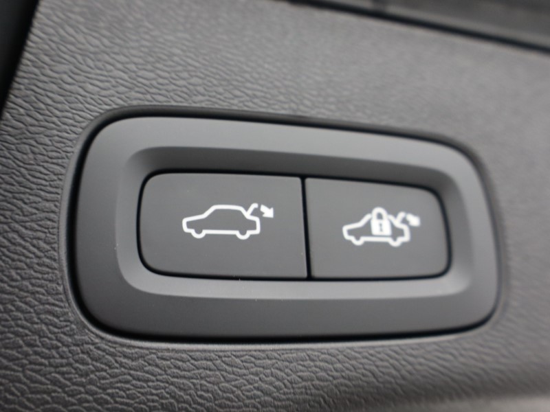 2025 (75) VOLVO XC60 2.0 B5P Plus Black Edition 5dr AWD Geartronic *VAT QUALIFYING* 5143090