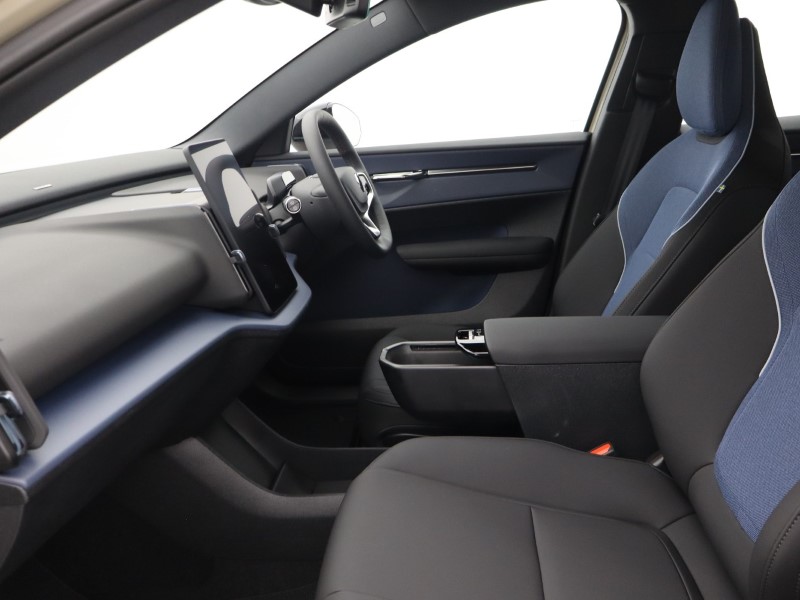 2025 (75) VOLVO EX30 315kW Twin Motor Performance Plus 69kWh 5dr Auto 5238443