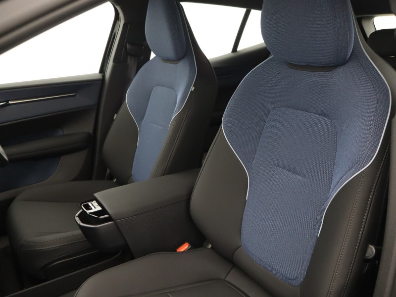 2025 (75) VOLVO EX30 315kW Twin Motor Performance Plus 69kWh 5dr Auto 5159018