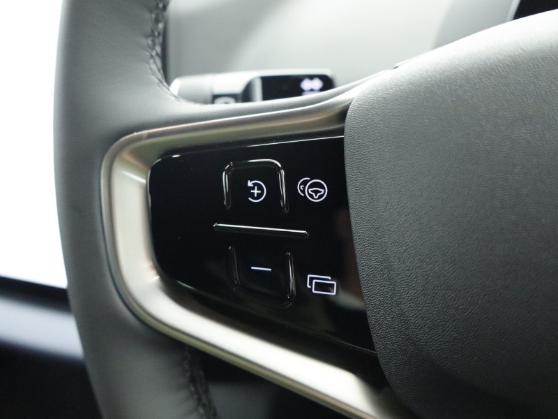 2025 (75) VOLVO EX30 315kW Twin Motor Performance Plus 69kWh 5dr Auto 5159028