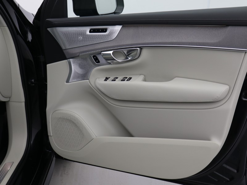 2026 (26) VOLVO XC90 2.0 B5P [250] Ultra Dark 5dr AWD Geartronic 5172432