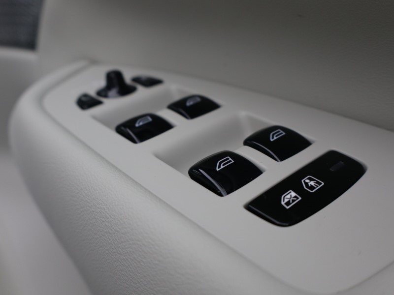 2026 (26) VOLVO XC90 2.0 B5P [250] Ultra Dark 5dr AWD Geartronic 5172434