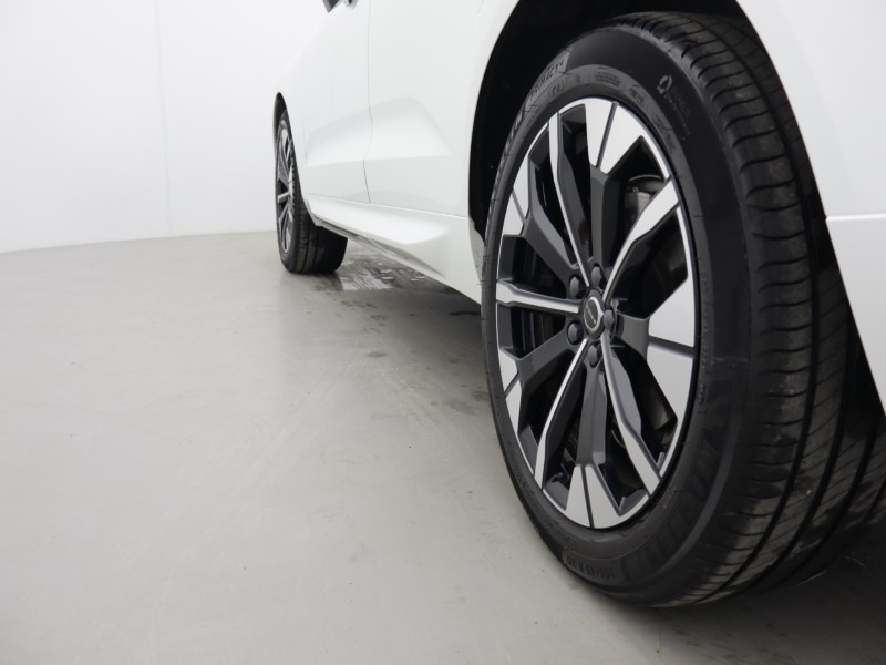 2026 (26) VOLVO XC60 2.0 B5P Ultra Dark 5dr AWD Geartronic 5436143