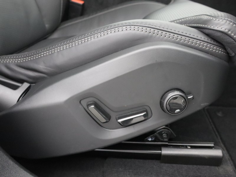 2026 (26) VOLVO XC60 2.0 B5P Ultra Dark 5dr AWD Geartronic 5436152