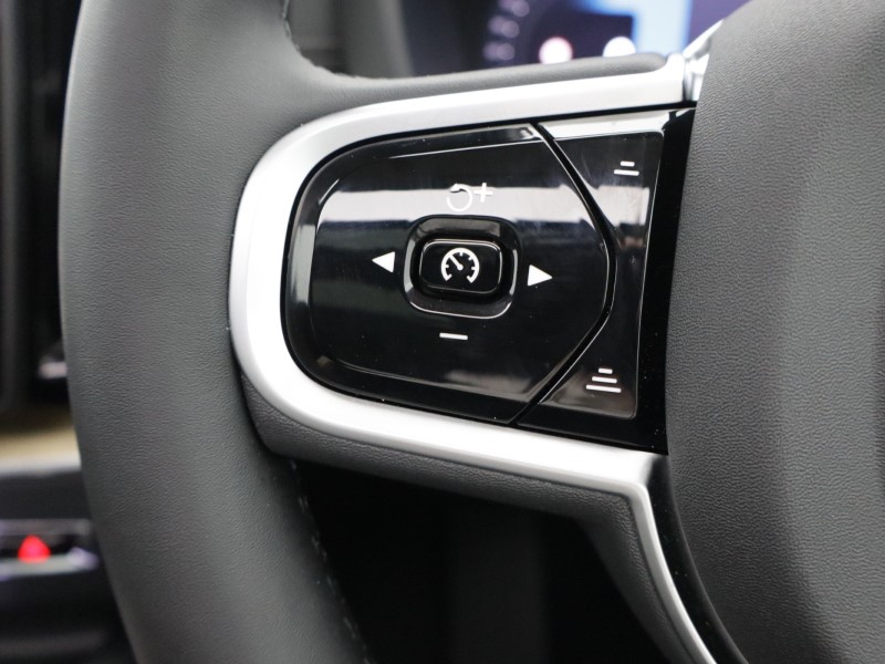 2026 (26) VOLVO XC60 2.0 B5P Ultra Dark 5dr AWD Geartronic 5436168