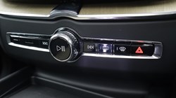 2026 (26) VOLVO XC60 2.0 B5P Ultra Dark 5dr AWD Geartronic 5436178