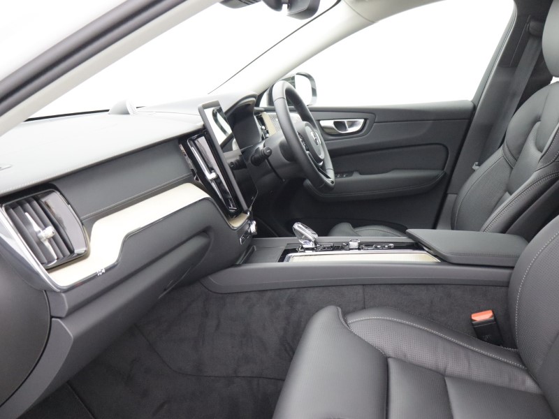 2026 (26) VOLVO XC60 2.0 B5P Ultra Dark 5dr AWD Geartronic 5436144