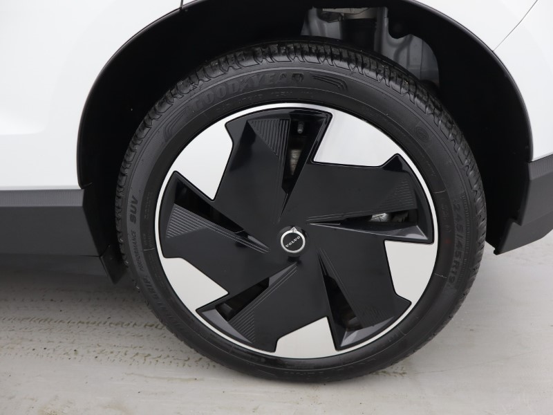 2024 (74) VOLVO EX30 200kW SM Extended Range Plus 69kWh 5dr Auto 5174477