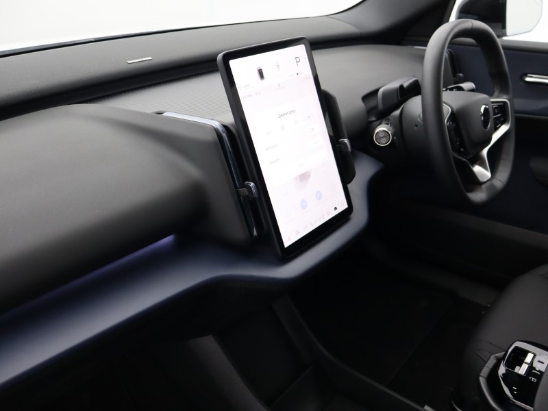 2024 (74) VOLVO EX30 200kW SM Extended Range Plus 69kWh 5dr Auto 5174510