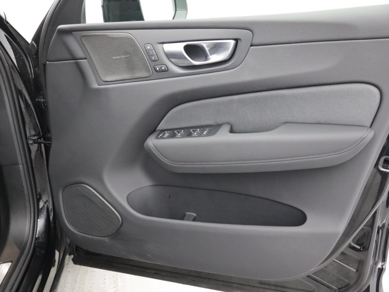 2025 (75) VOLVO XC60 2.0 B5P Plus Black Edition 5dr AWD Geartronic 5251148