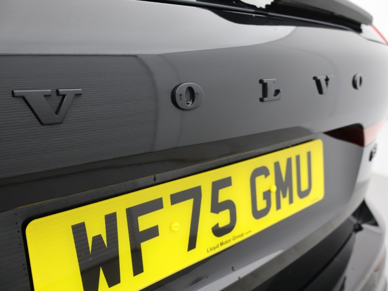 2025 (75) VOLVO XC60 2.0 B5P Plus Black Edition 5dr AWD Geartronic 5251137