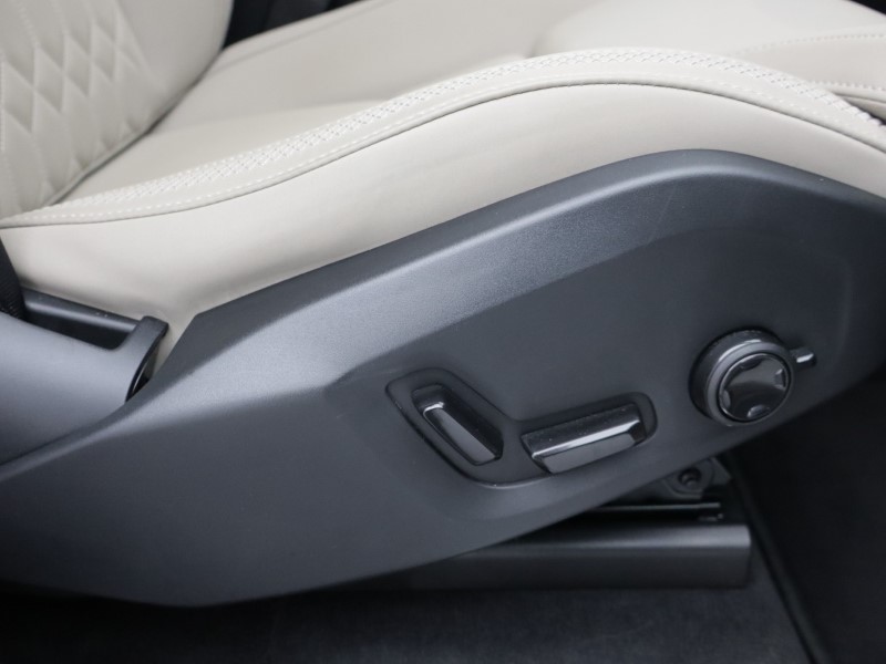 2025 (25) VOLVO XC90 2.0 B5P Plus Dark 5dr AWD Geartronic 5251357