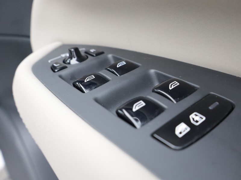 2025 (25) VOLVO XC90 2.0 B5P Plus Dark 5dr AWD Geartronic 5251353