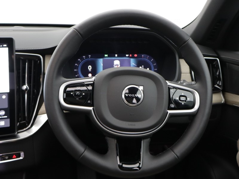 2025 (25) VOLVO XC90 2.0 B5P Plus Dark 5dr AWD Geartronic 5251375