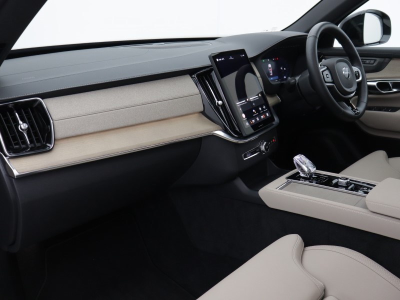 2025 (25) VOLVO XC90 2.0 B5P Plus Dark 5dr AWD Geartronic 5251362