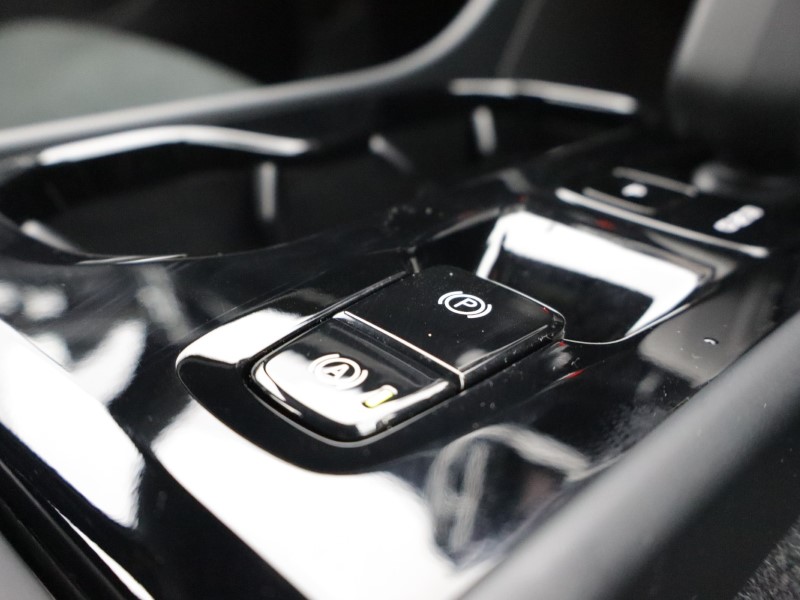 2026 (26) VOLVO XC40 2.0 B3P Plus Dark 5dr Auto 5429880