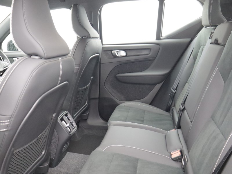 2026 (26) VOLVO XC40 2.0 B3P Plus Dark 5dr Auto 5429846