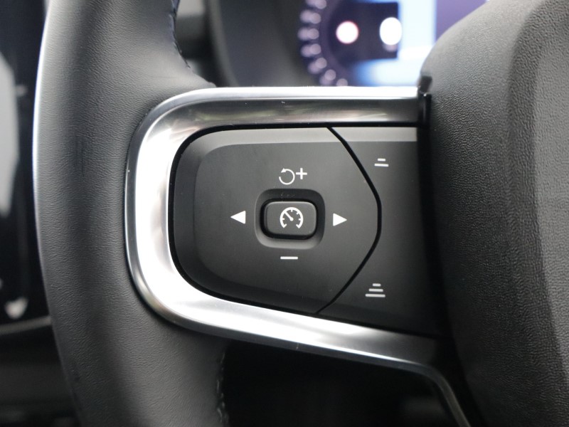 2026 (26) VOLVO XC40 2.0 B3P Plus Dark 5dr Auto 5429868
