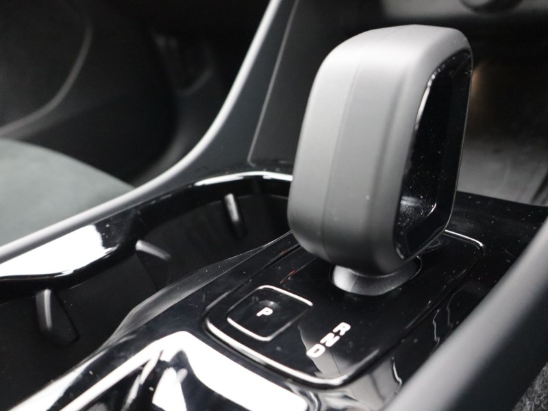 2026 (26) VOLVO XC40 2.0 B3P Plus Dark 5dr Auto 5429879