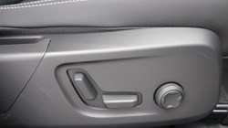 2026 (26) VOLVO XC40 2.0 B3P Plus Dark 5dr Auto 5429853