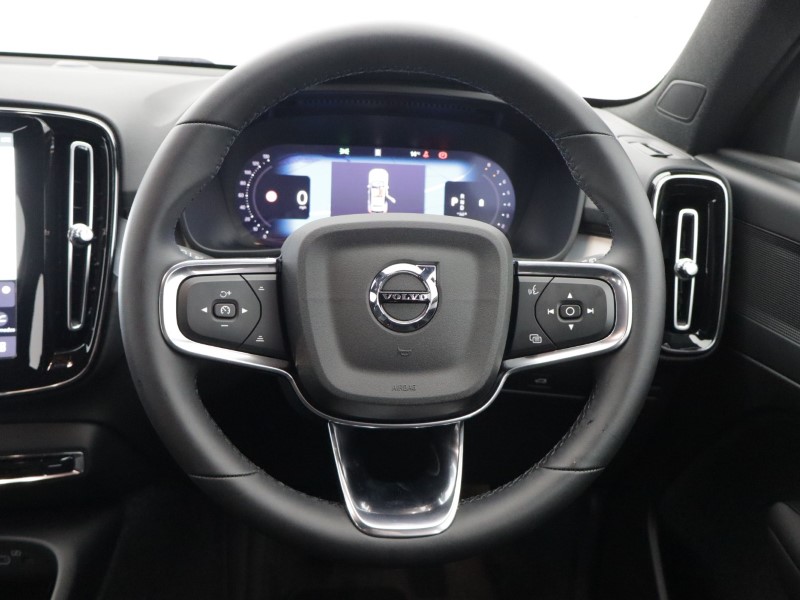 2026 (26) VOLVO XC40 2.0 B3P Plus Dark 5dr Auto 5429867