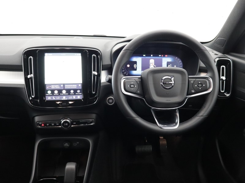 2026 (26) VOLVO XC40 2.0 B3P Plus Dark 5dr Auto 5429865