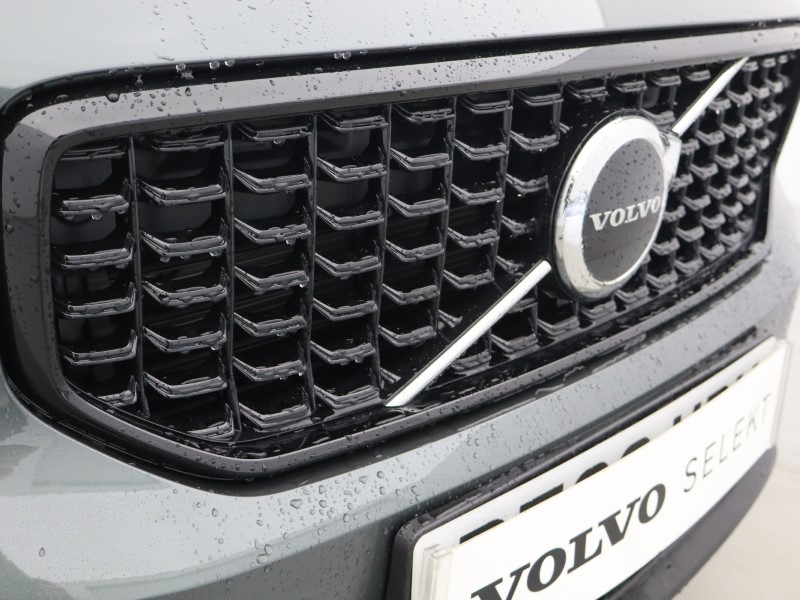2026 (26) VOLVO XC40 2.0 B3P Plus Dark 5dr Auto 5429831