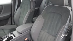 2026 (26) VOLVO XC40 2.0 B3P Plus Dark 5dr Auto 5429857