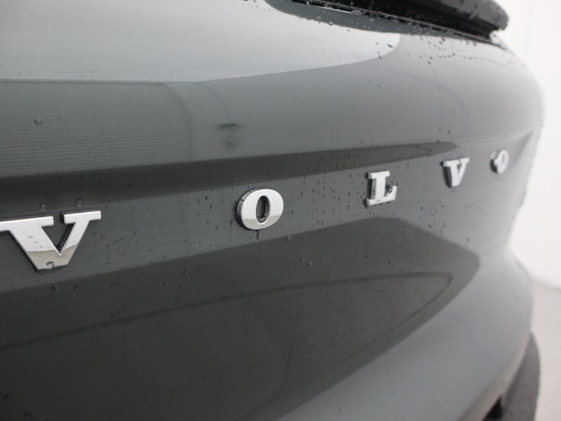 2026 (26) VOLVO XC40 2.0 B3P Plus Dark 5dr Auto 5429837