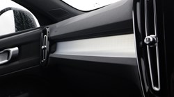 2026 (26) VOLVO XC40 2.0 B3P Plus Dark 5dr Auto 5429881