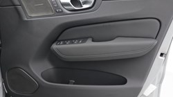 2026 (26) VOLVO XC60 2.0 B5P Plus Pro Black Edition 5dr AWD Geartronic 5174557