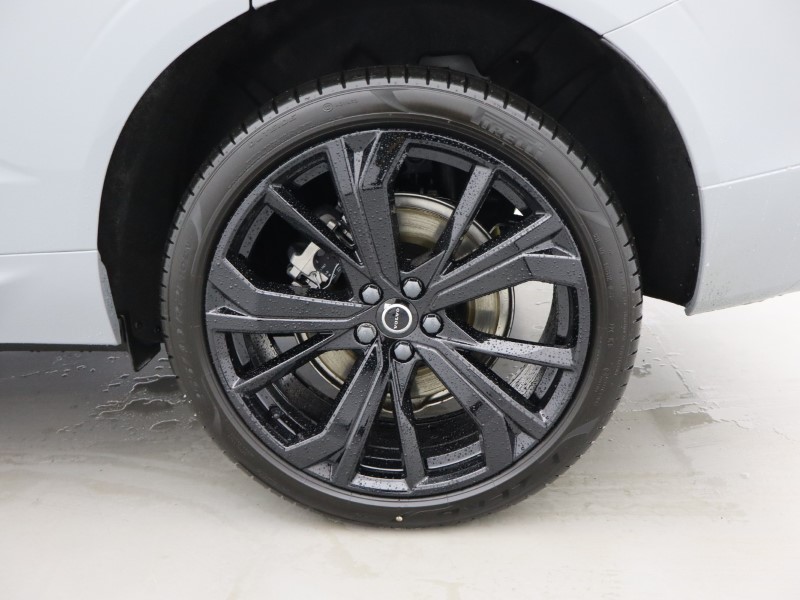 2026 (26) VOLVO XC60 2.0 B5P Plus Pro Black Edition 5dr AWD Geartronic 5174553