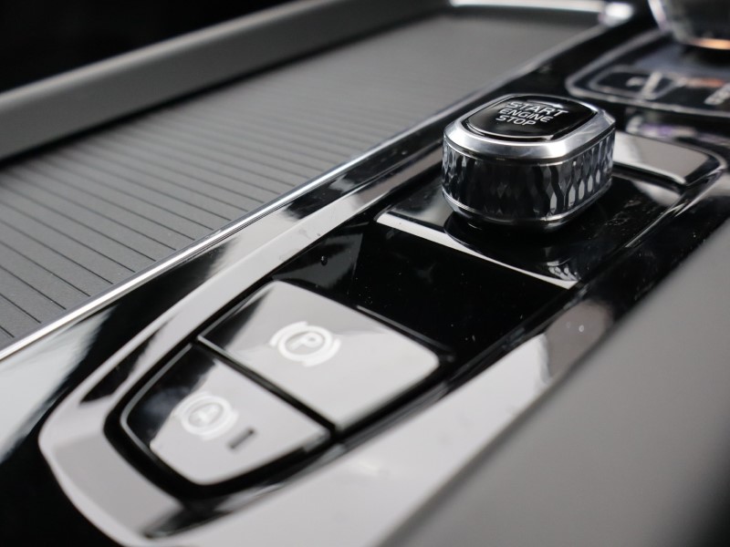 2026 (26) VOLVO XC60 2.0 B5P Plus Pro Black Edition 5dr AWD Geartronic 5174590