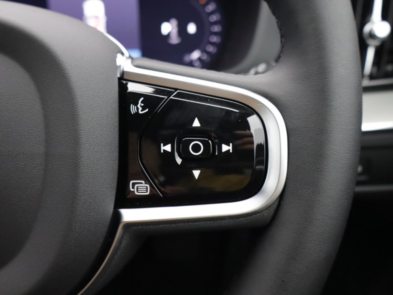 2026 (26) VOLVO XC60 2.0 B5P Plus Pro Black Edition 5dr AWD Geartronic 5174581