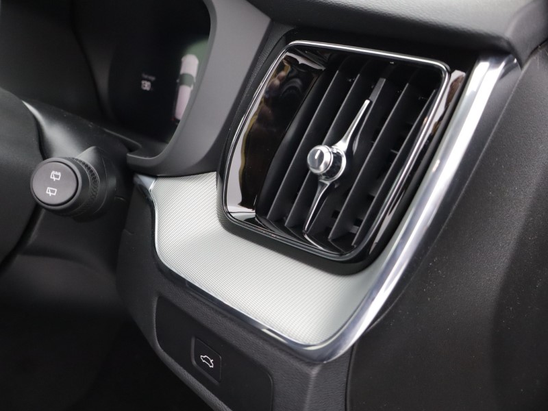 2026 (26) VOLVO XC60 2.0 B5P Plus Pro Black Edition 5dr AWD Geartronic 5174562