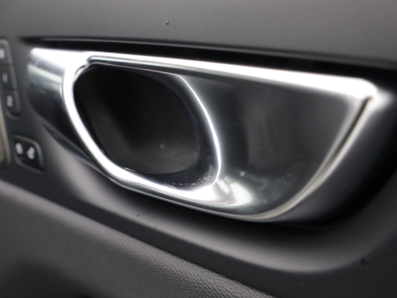 2026 (26) VOLVO XC60 2.0 B5P Plus Pro Black Edition 5dr AWD Geartronic 5174560