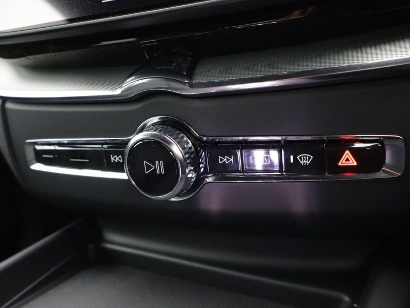 2026 (26) VOLVO XC60 2.0 B5P Plus Pro Black Edition 5dr AWD Geartronic 5174588