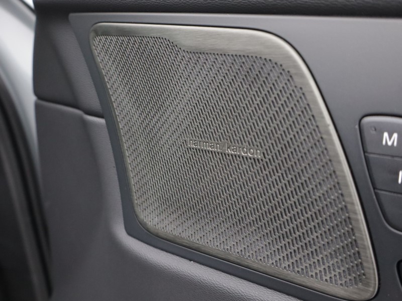 2026 (26) VOLVO XC60 2.0 B5P Plus Pro Black Edition 5dr AWD Geartronic 5174558